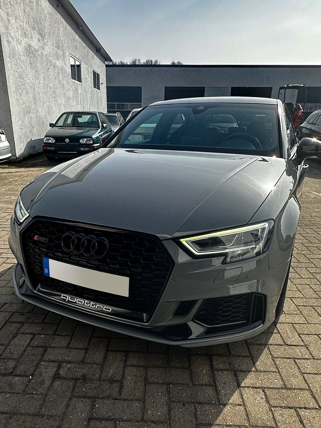 Frisch aufbereitetes Fahrzeug bei Yadox Autoaufbereitung
